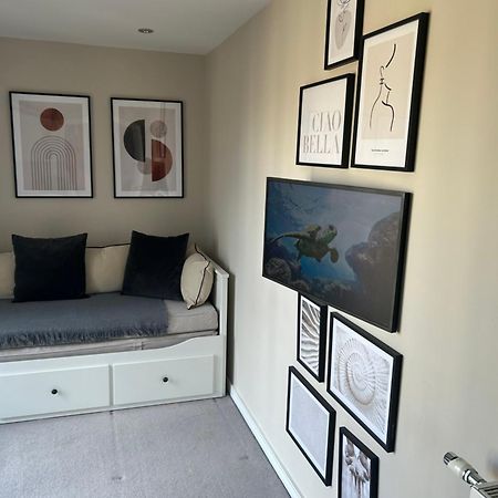 Cosy Bedroom In Luxury Apartment 伦敦 外观 照片