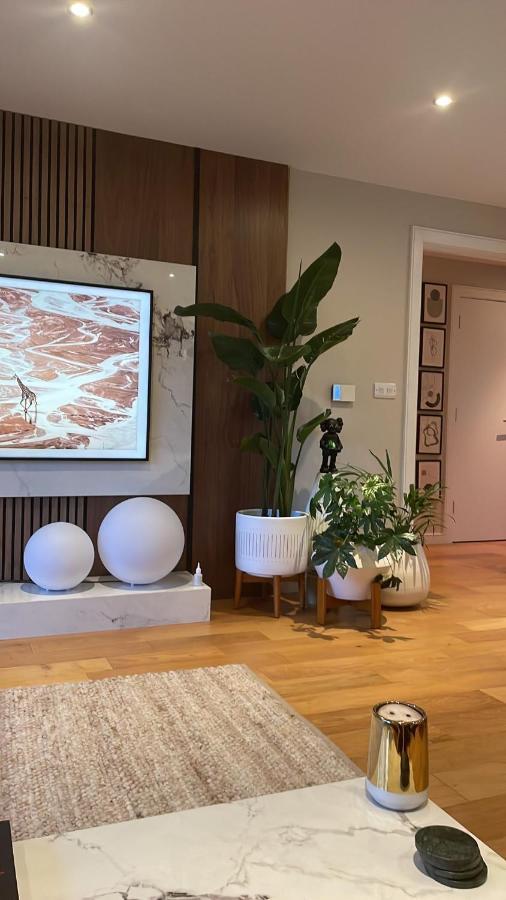 Cosy Bedroom In Luxury Apartment 伦敦 外观 照片