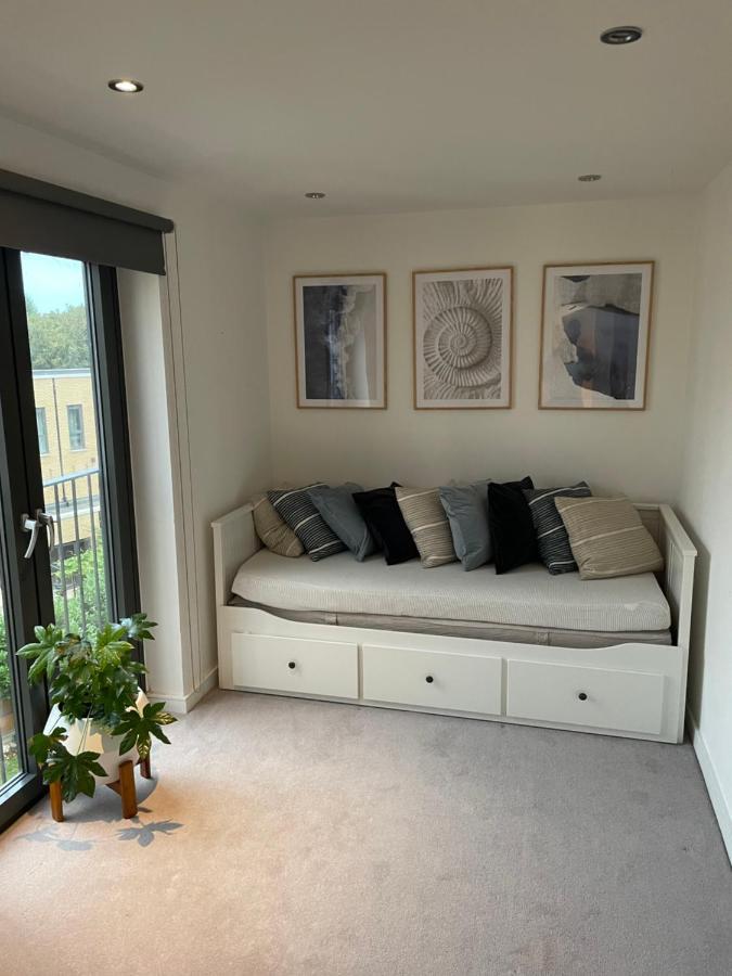 Cosy Bedroom In Luxury Apartment 伦敦 外观 照片